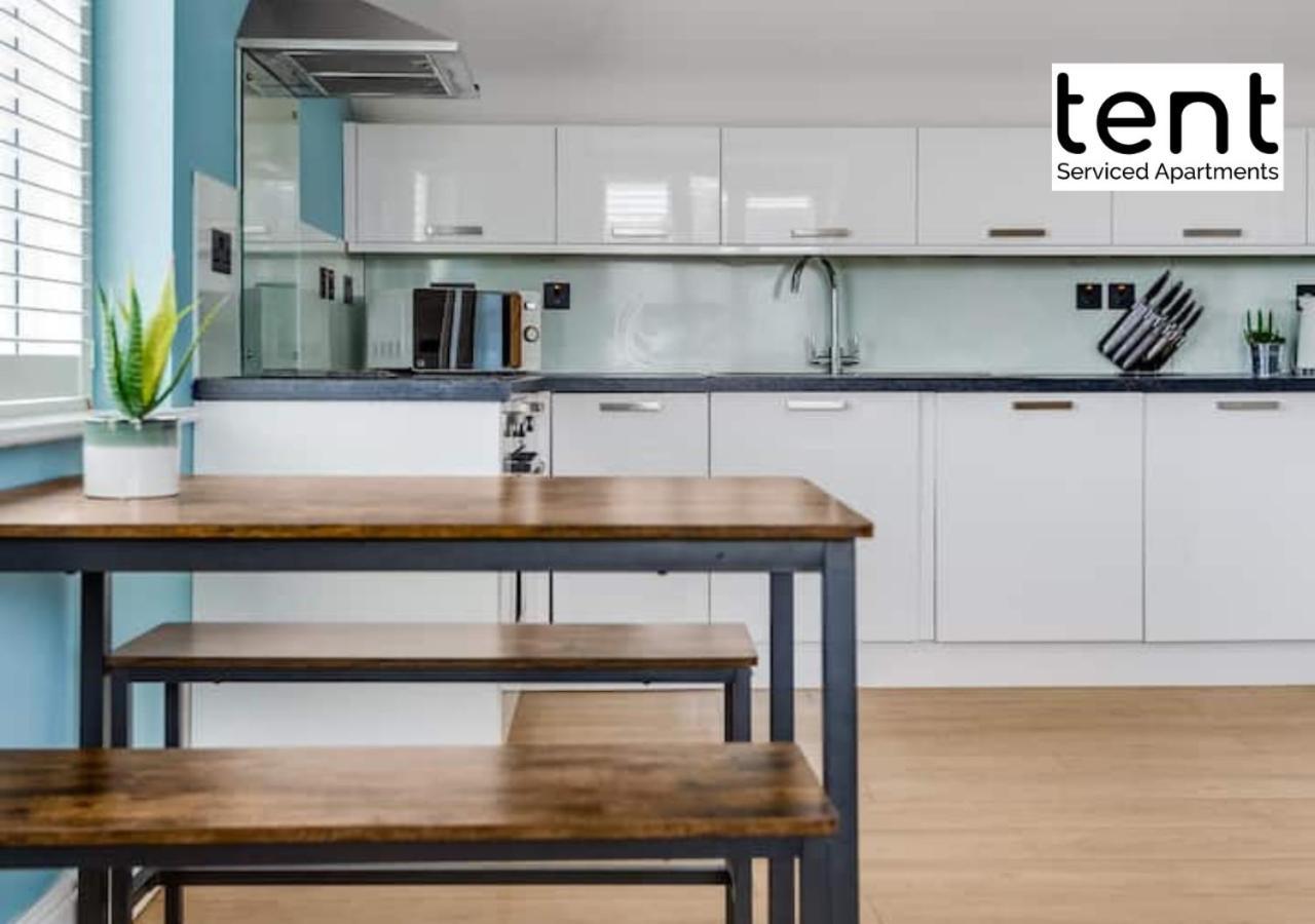 Stylish 1 Bed Apt , Central , Pkg, Perfect For Long Stays Egham Εξωτερικό φωτογραφία
