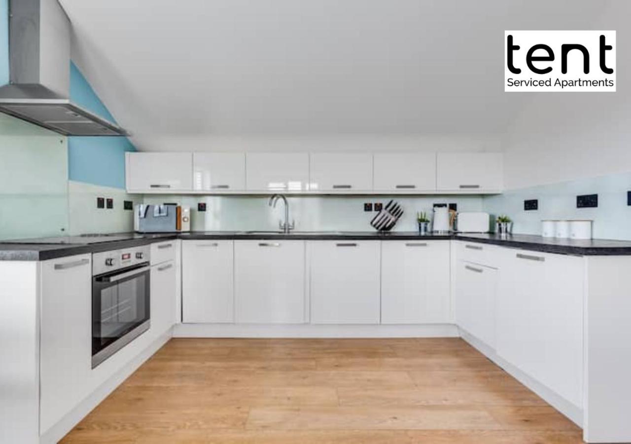 Stylish 1 Bed Apt , Central , Pkg, Perfect For Long Stays Egham Εξωτερικό φωτογραφία