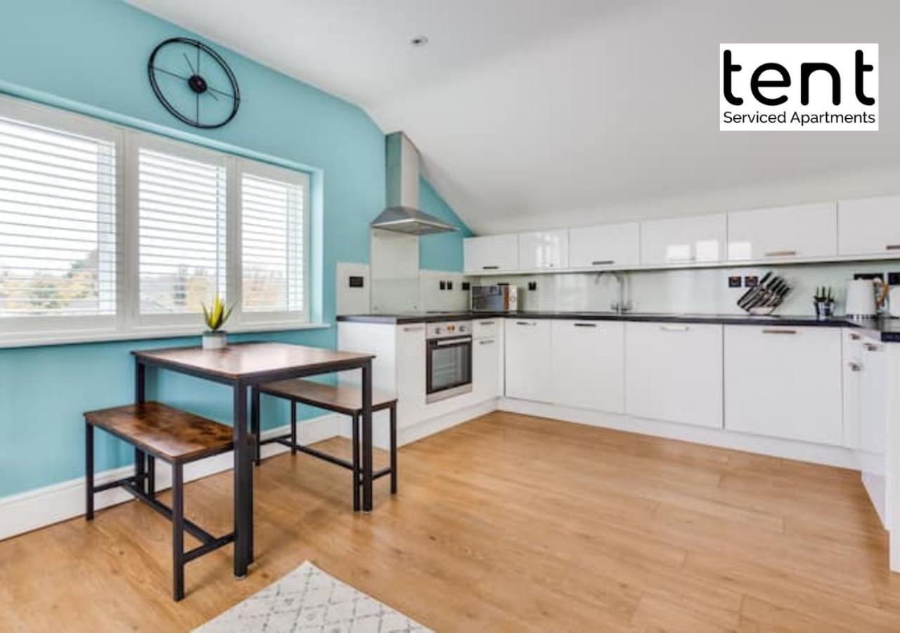 Stylish 1 Bed Apt , Central , Pkg, Perfect For Long Stays Egham Εξωτερικό φωτογραφία