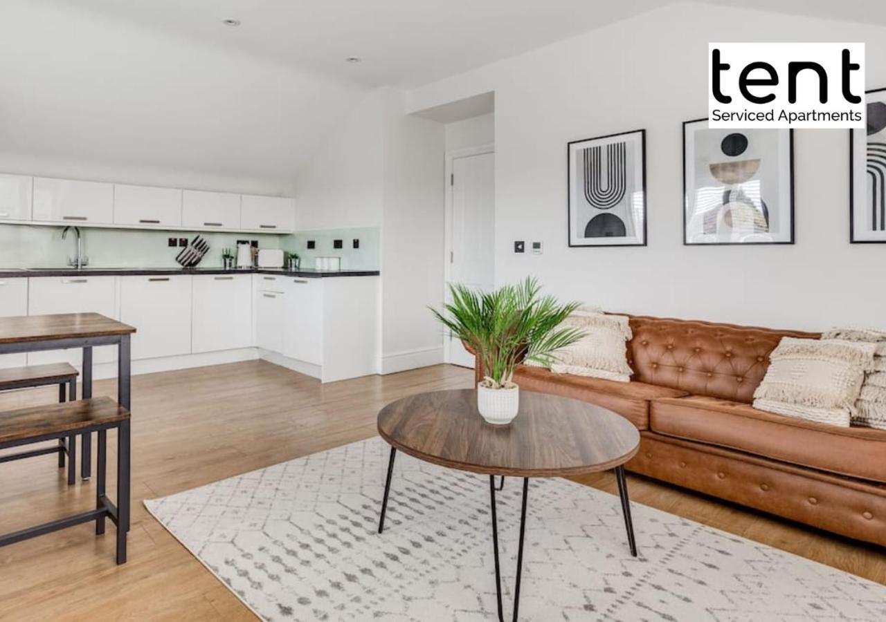 Stylish 1 Bed Apt , Central , Pkg, Perfect For Long Stays Egham Εξωτερικό φωτογραφία