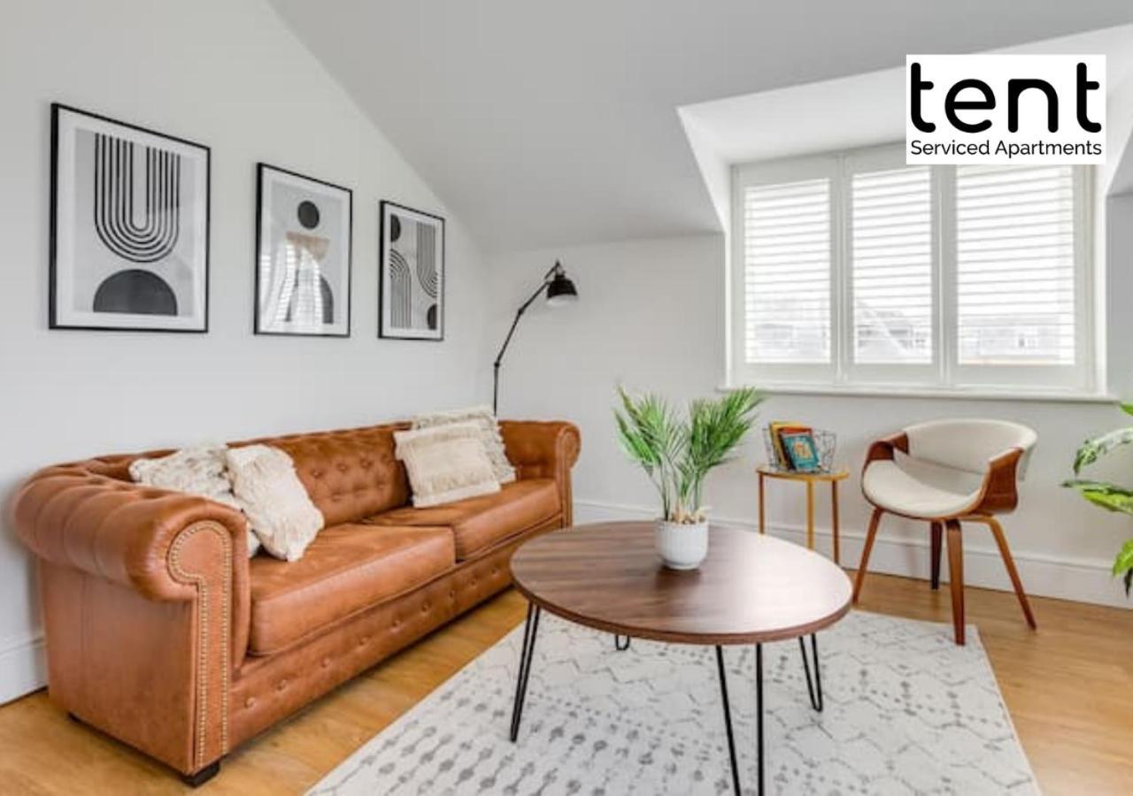Stylish 1 Bed Apt , Central , Pkg, Perfect For Long Stays Egham Εξωτερικό φωτογραφία