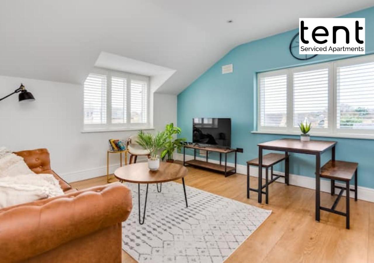 Stylish 1 Bed Apt , Central , Pkg, Perfect For Long Stays Egham Εξωτερικό φωτογραφία