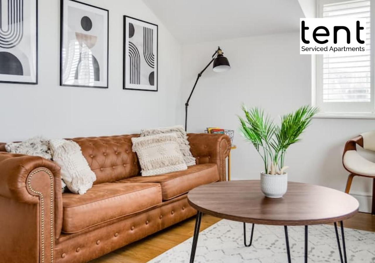 Stylish 1 Bed Apt , Central , Pkg, Perfect For Long Stays Egham Εξωτερικό φωτογραφία