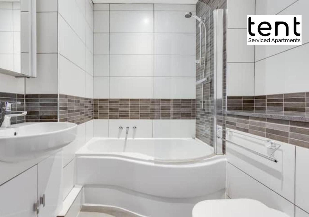 Stylish 1 Bed Apt , Central , Pkg, Perfect For Long Stays Egham Εξωτερικό φωτογραφία
