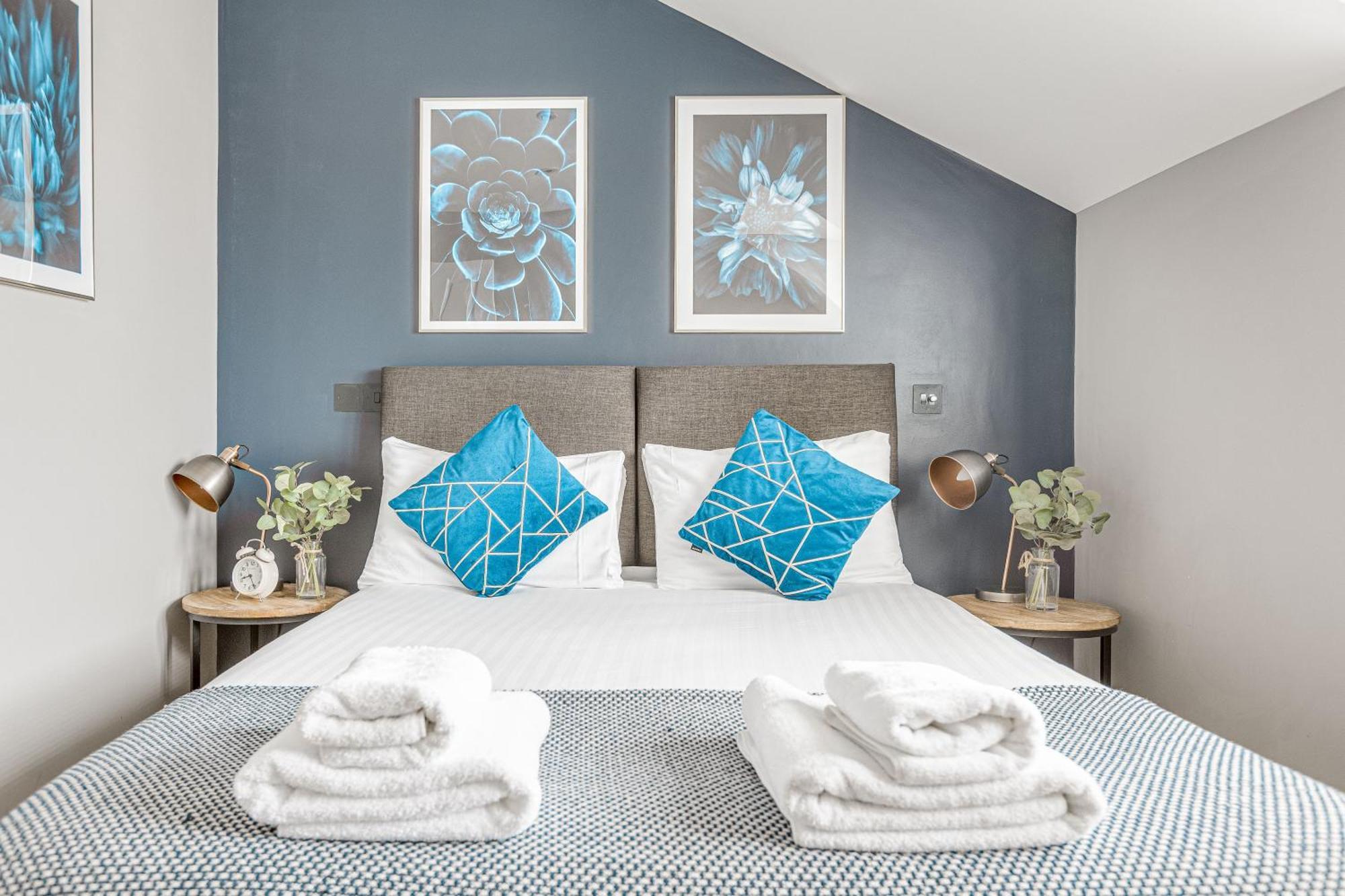 Stylish 1 Bed Apt , Central , Pkg, Perfect For Long Stays Egham Εξωτερικό φωτογραφία